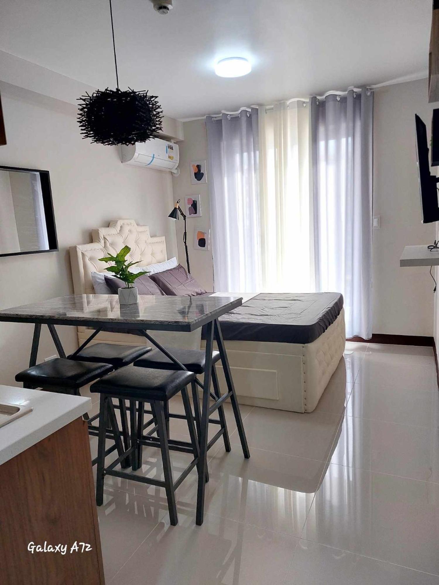 Seo Staycation Мактан Екстериор снимка